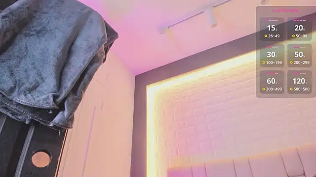 anniemartinez  online show from January 14, 2026, 11:47 am