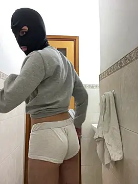 Snapshot of petiteyanel chatting on February 26, 2026, 11:38 pm petiteyanel online show from February 26, 2026, 11:38 pm