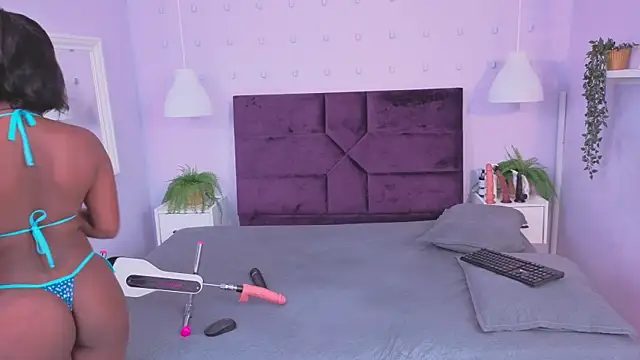 Yasminbrattz online show from April 6, 2026, 11:44 am