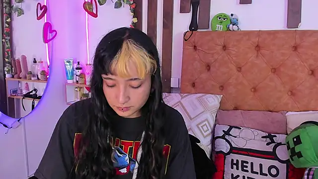 MeowMota  online show from April 18, 2026, 6:21 pm