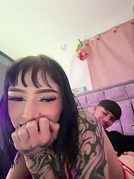 dulce-katt online show from April 21, 2026, 1:42 am