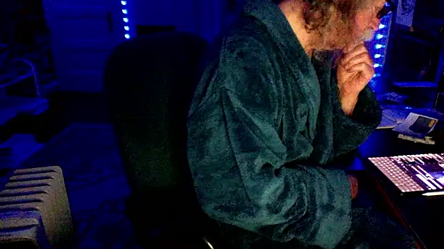 LickYourYoni online show from April 7, 2026, 1:13 pm