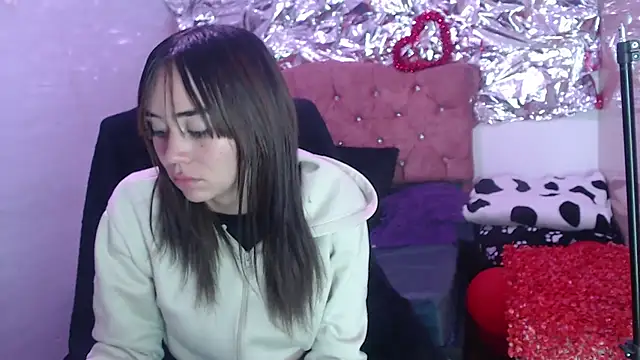 sofiaspring online show from March 4, 2026, 6:37 pm