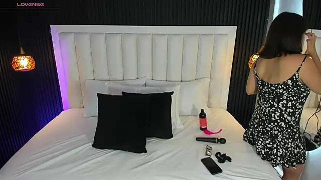 Snapshot of PandoraMiller chatting on February 10, 2026, 5:12 pm PandoraMiller online show from February 10, 2026, 5:12 pm