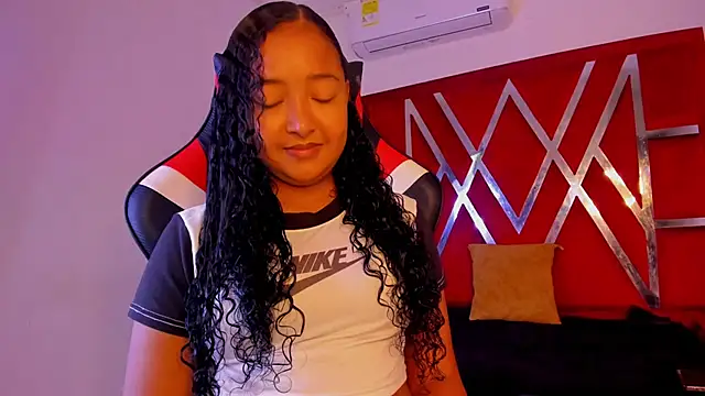 Snapshot of sweetdesireasm chatting on February 6, 2026, 8:05 pm sweetdesireasm online show from February 6, 2026, 8:05 pm