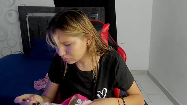 Snapshot of Bella_Blanca chatting on February 25, 2026, 12:16 pm Bella Blanca online show from February 25, 2026, 12:16 pm