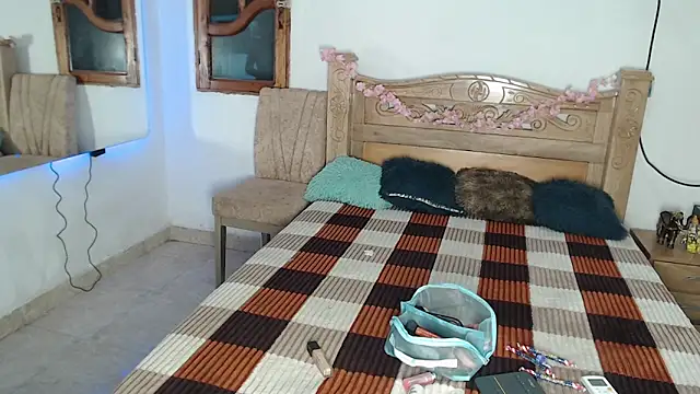 bratz glloe online show from January 12, 2026, 2:29 am