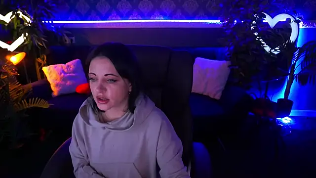 Dafni Monn online show from March 11, 2025, 6:30 am