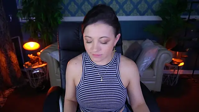 Snapshot of Dafni_Monn chatting on June 7, 2026, 5:45 am Dafni Monn online show from June 7, 2026, 5:45 am