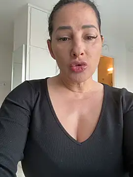 Snapshot of Maya-www chatting on March 1, 2026, 3:56 pm Maya-www online show from March 1, 2026, 3:56 pm