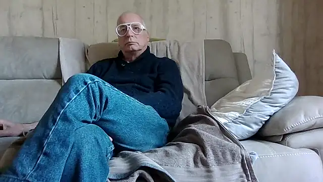 Helinetrav online show from March 5, 2026, 10:45 am