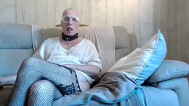 Helinetrav online show from March 25, 2026, 8:57 am