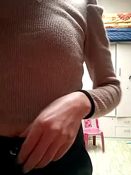 Snapshot of MilkShow chatting on February 18, 2026, 2:53 am MilkShow online show from February 18, 2026, 2:53 am