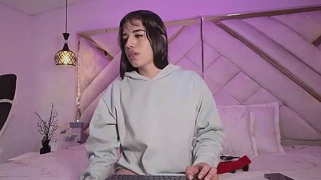 zoevg online show from February 3, 2026, 12:32 pm