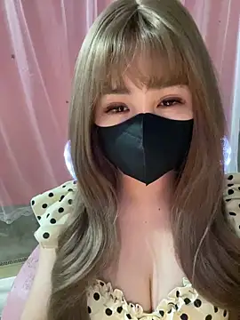 -Violet-t online show from April 15, 2026, 1:04 pm