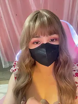 -Violet-t online show from May 18, 2026, 1:38 pm