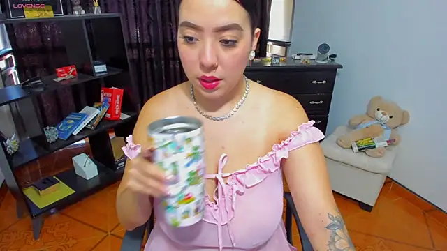 SophiiaRios  online show from June 11, 2026, 1:08 pm