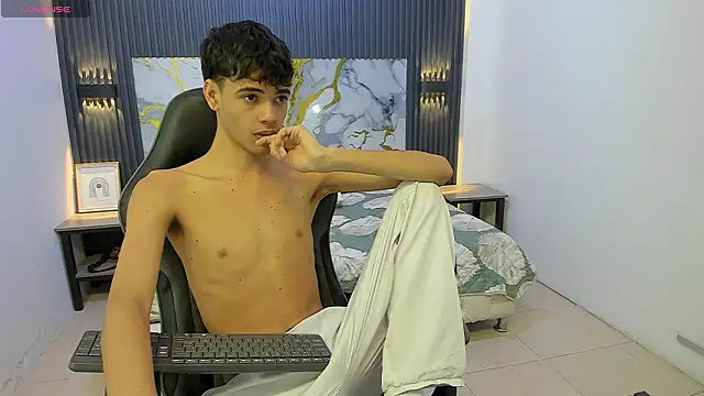 Dark Desiree18 online show from February 10, 2026, 12:04 pm