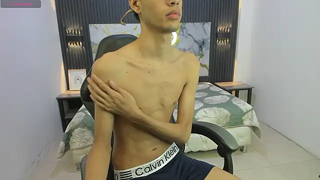 Dark Desiree18 online show from February 21, 2026, 1:46 pm