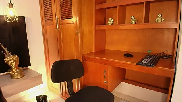 Latinblack 98 online show from January 12, 2026, 2:24 pm