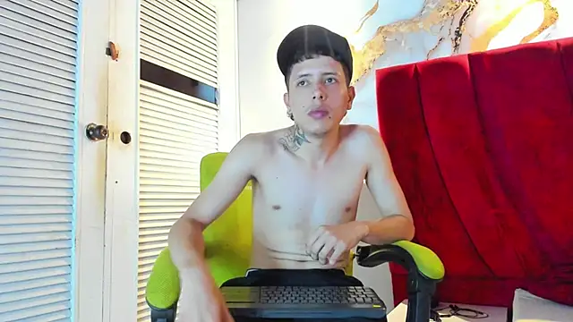 ESTEBAN 2102 online show from January 10, 2026, 7:53 pm