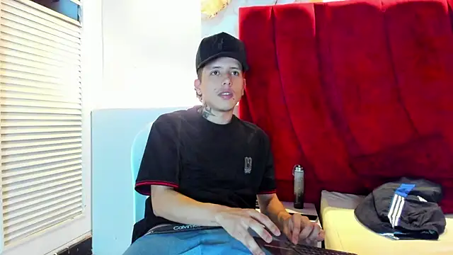 ESTEBAN 2102 online show from January 14, 2026, 7:39 pm