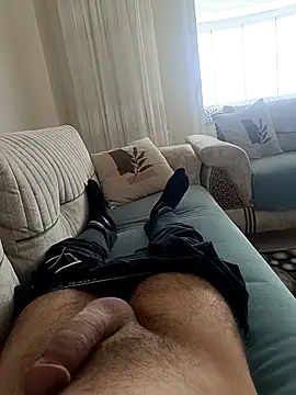 berk denizz 32 online show from April 19, 2026, 11:33 am