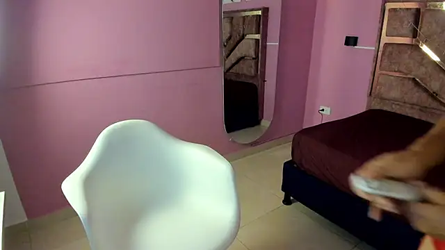 evelyn lovv online show from March 4, 2026, 3:25 am