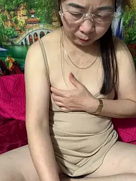-Mery- online show from May 10, 2026, 8:44 pm