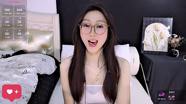 Snapshot of Queenbb88 chatting on April 16, 2026, 11:44 am Queenbb88 online show from April 16, 2026, 11:44 am