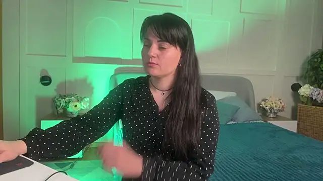  SilkyShadow  online show from March 26, 2026, 1:04 am