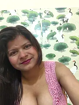 Attractive Queen  online show from February 17, 2026, 4:43 am