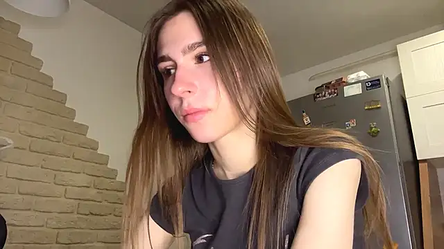 ElsieKuhlmann online show from March 1, 2026, 4:12 am