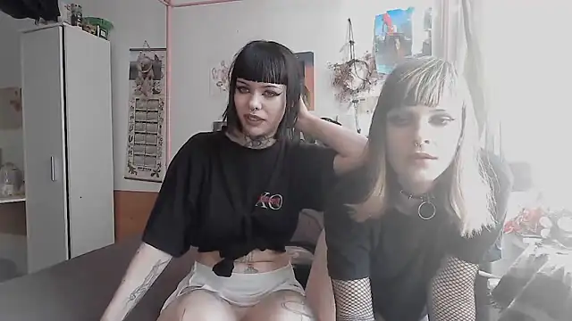 kicianiunia online show from April 25, 2026, 4:04 pm