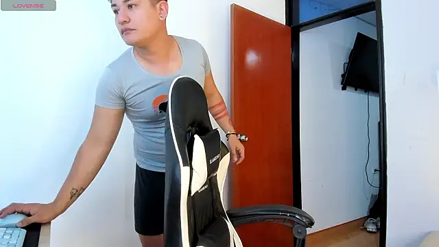 Snapshot of Theo_Rowan chatting on February 3, 2026, 7:08 pm Theo Rowan online show from February 3, 2026, 7:08 pm