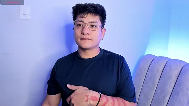 Snapshot of Theo_Rowan chatting on January 19, 2026, 11:03 am Theo Rowan online show from January 19, 2026, 11:03 am