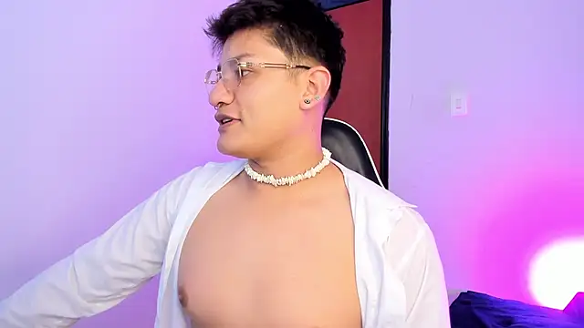 Snapshot of Theo_Rowan chatting on February 5, 2026, 6:48 pm Theo Rowan online show from February 5, 2026, 6:48 pm