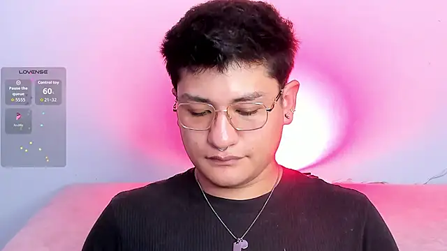 Snapshot of Theo_Rowan chatting on February 11, 2026, 7:36 pm Theo Rowan online show from February 11, 2026, 7:36 pm