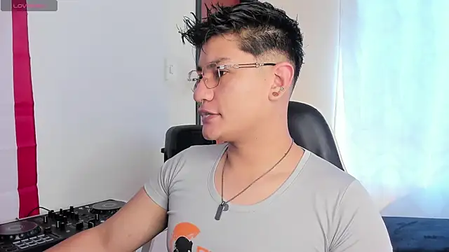 Theo Rowan online show from April 21, 2026, 12:23 pm