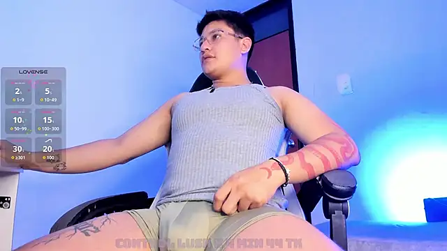 Snapshot of Theo_Rowan chatting on February 9, 2026, 10:19 pm Theo Rowan online show from February 9, 2026, 10:19 pm