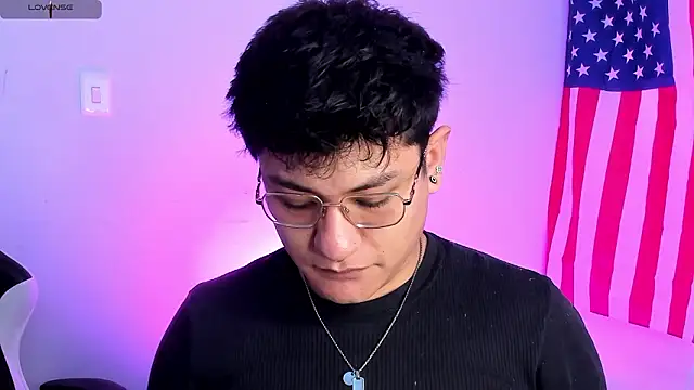 Snapshot of Theo_Rowan chatting on February 17, 2026, 8:06 pm Theo Rowan online show from February 17, 2026, 8:06 pm