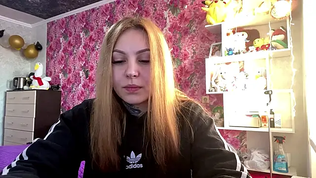 Snapshot of TraciBallena chatting on February 10, 2026, 6:12 am TraciBallena online show from February 10, 2026, 6:12 am