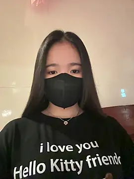 Gwen879 online show from April 8, 2026, 1:07 am