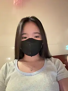 Gwen879 online show from April 9, 2026, 2:02 am