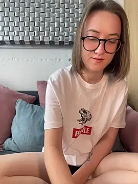 Snapshot of Persephone_Kore chatting on July 5, 2026, 2:13 pm Persephone Kore online show from July 5, 2026, 2:13 pm