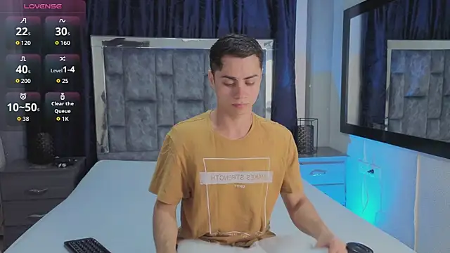 LeoMonnroe online show from April 16, 2026, 7:03 pm