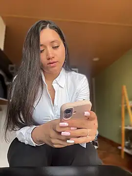 Veronica Wins  online show from May 11, 2026, 7:00 pm