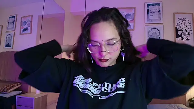 Hanabie  online show from April 22, 2026, 3:13 am