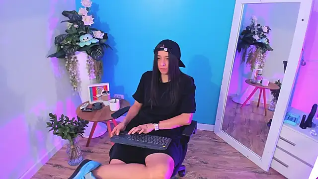 ViictoriiaSaenz online show from February 24, 2026, 4:46 am