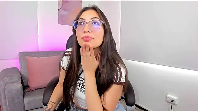 lianaa   online show from February 24, 2026, 2:18 pm